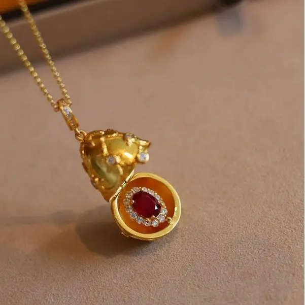 Real Ruby Royal Gold Με Μενταγιόν Αυγό Λοκέτα Κολιέ