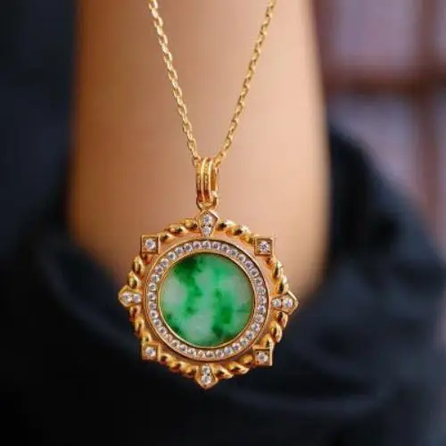 Royal Jade Κολιέ με στρογγυλό μενταγιόν από νεφρίτη - Επιχρυσωμένο ασήμι